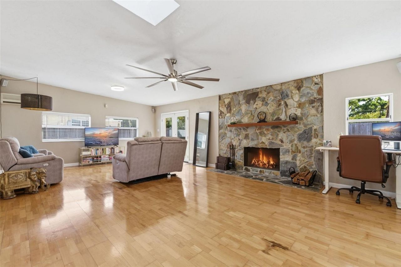 4415 7th Street S, Saint Petersburg, FL 33705 Photo