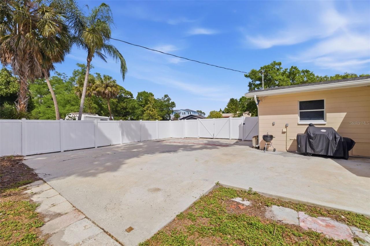4415 7th Street S, Saint Petersburg, FL 33705 Photo