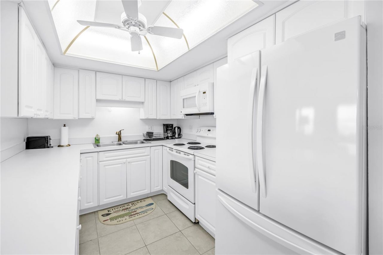 5220 Brittany Drive S, Unit 1202, Saint Petersburg, FL 33715 Photo