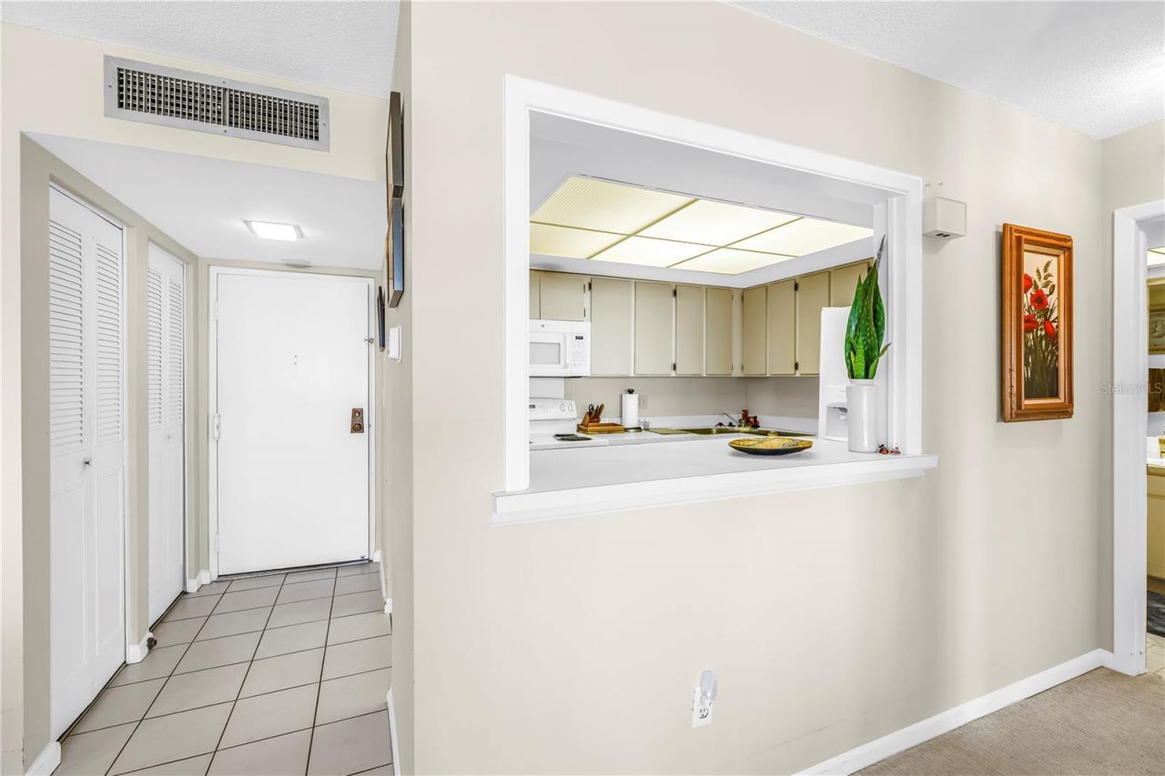 5220 Brittany Drive S, Unit 1204, Saint Petersburg, FL 33715 Photo