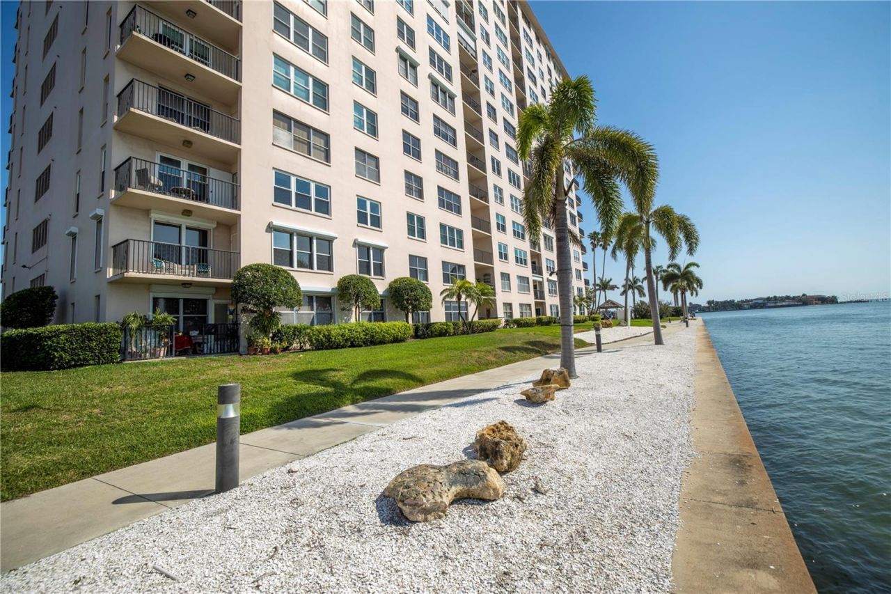 5220 Brittany Drive S, Unit 1204, Saint Petersburg, FL 33715 Photo