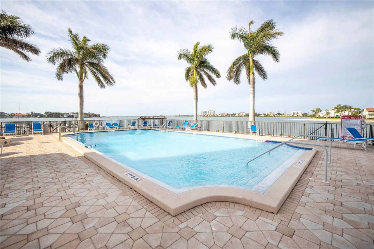 5220 Brittany Drive S, Unit 1204, Saint Petersburg, FL 33715 Photo