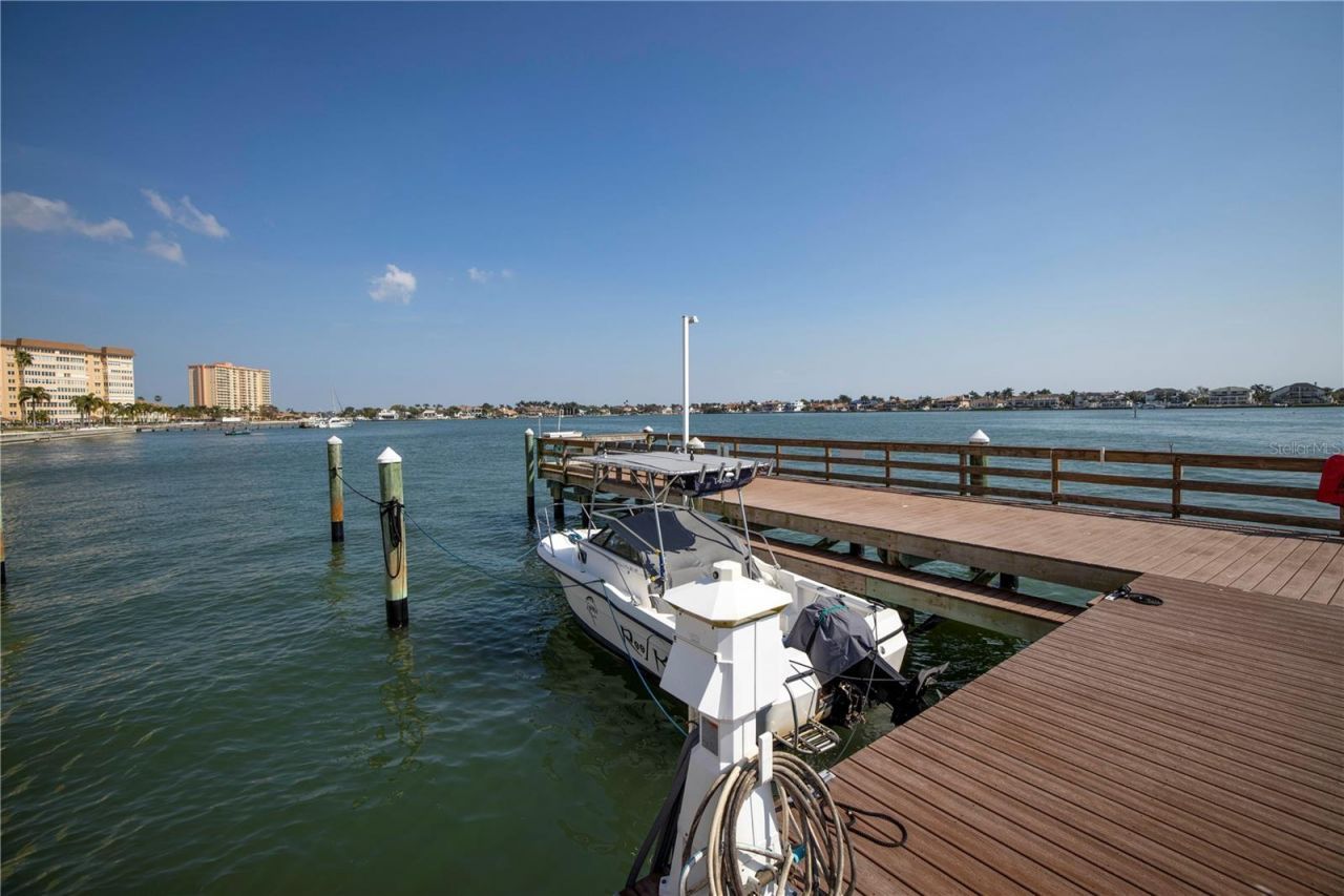 5220 Brittany Drive S, Unit 1204, Saint Petersburg, FL 33715 Photo