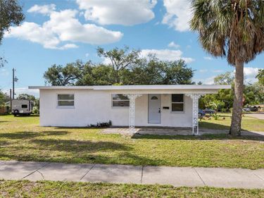 225 SE JEFFERSON CIRCLE N, ST PETERSBURG, FL 33703