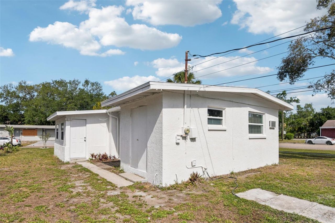 225 SE Jefferson Circle N, Saint Petersburg, FL 33703 Photo