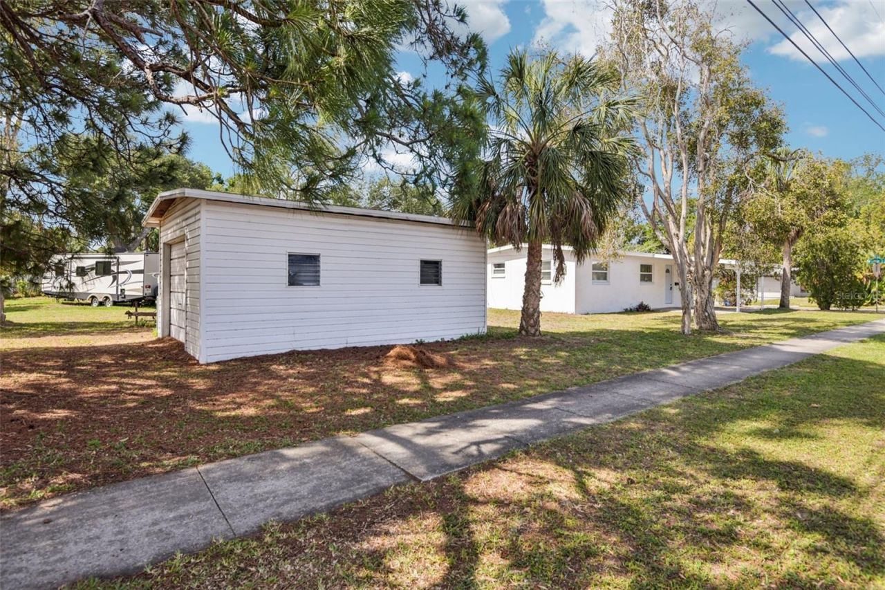 225 SE Jefferson Circle N, Saint Petersburg, FL 33703 Photo
