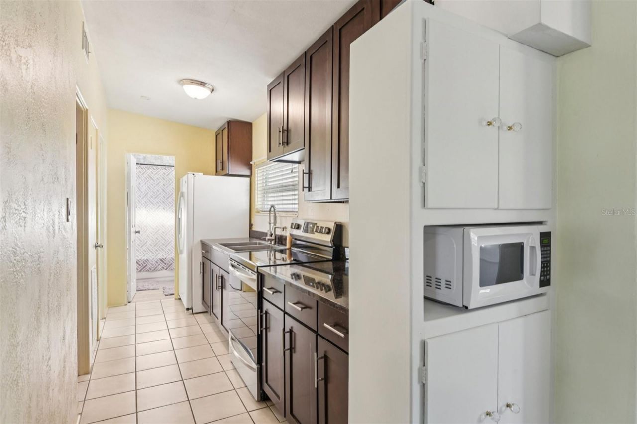 225 SE Jefferson Circle N, Saint Petersburg, FL 33703 Photo