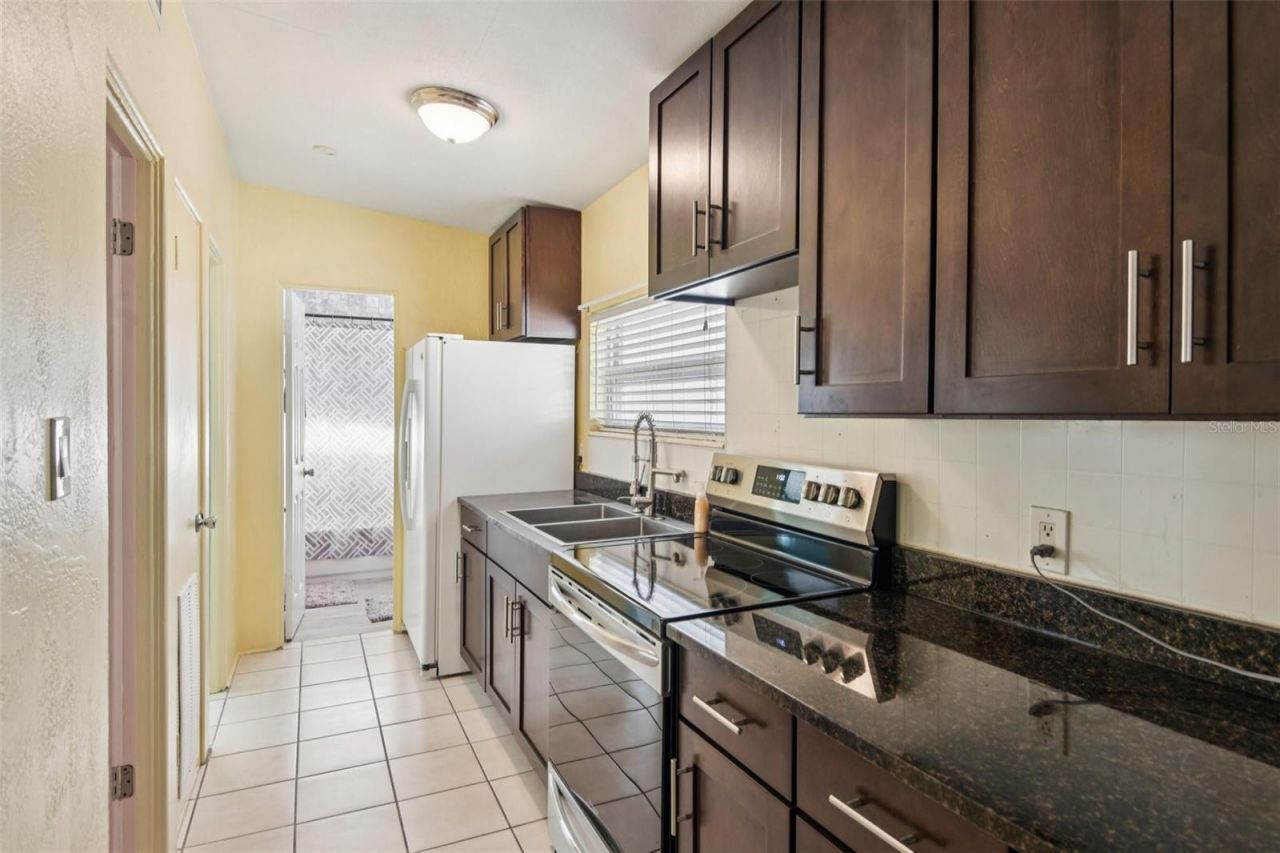 225 SE Jefferson Circle N, Saint Petersburg, FL 33703 Photo
