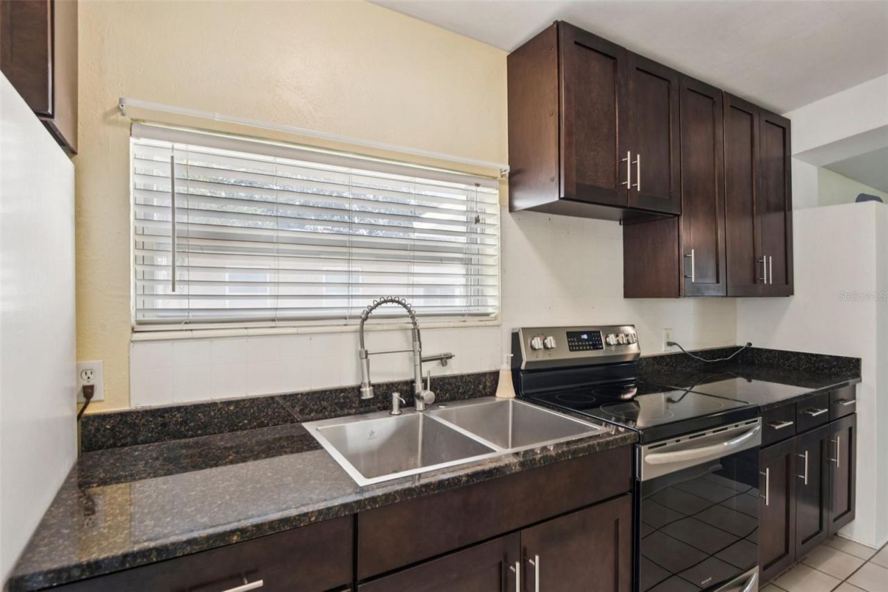 225 SE Jefferson Circle N, Saint Petersburg, FL 33703 Photo