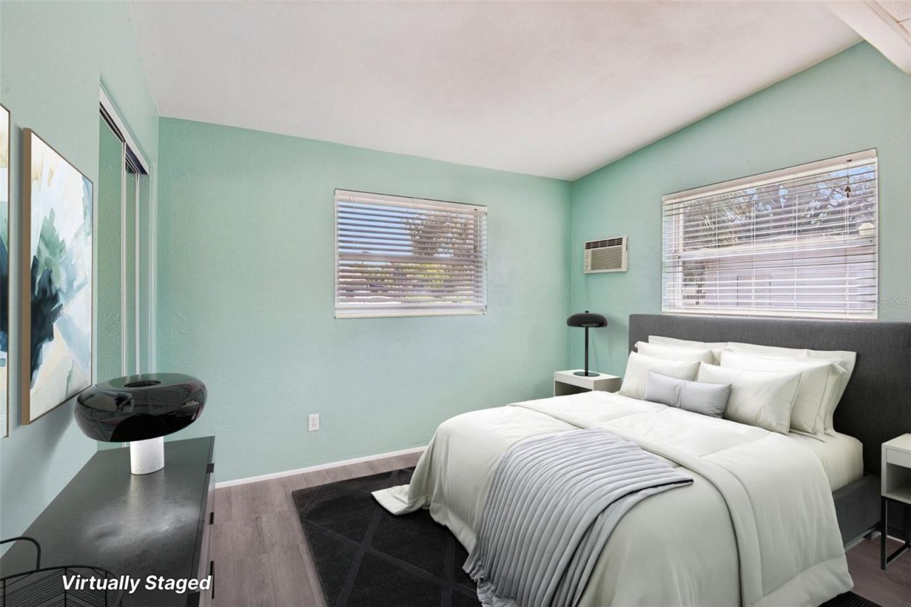225 SE Jefferson Circle N, Saint Petersburg, FL 33703 Photo