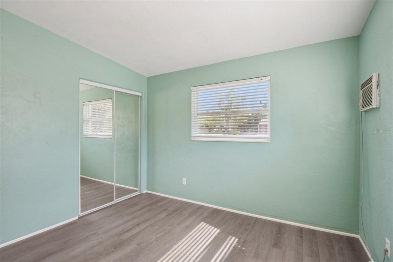 225 SE Jefferson Circle N, Saint Petersburg, FL 33703 Photo
