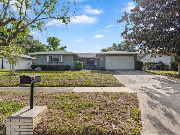 140 VALLEY CIRCLE , BRANDON, FL 33510