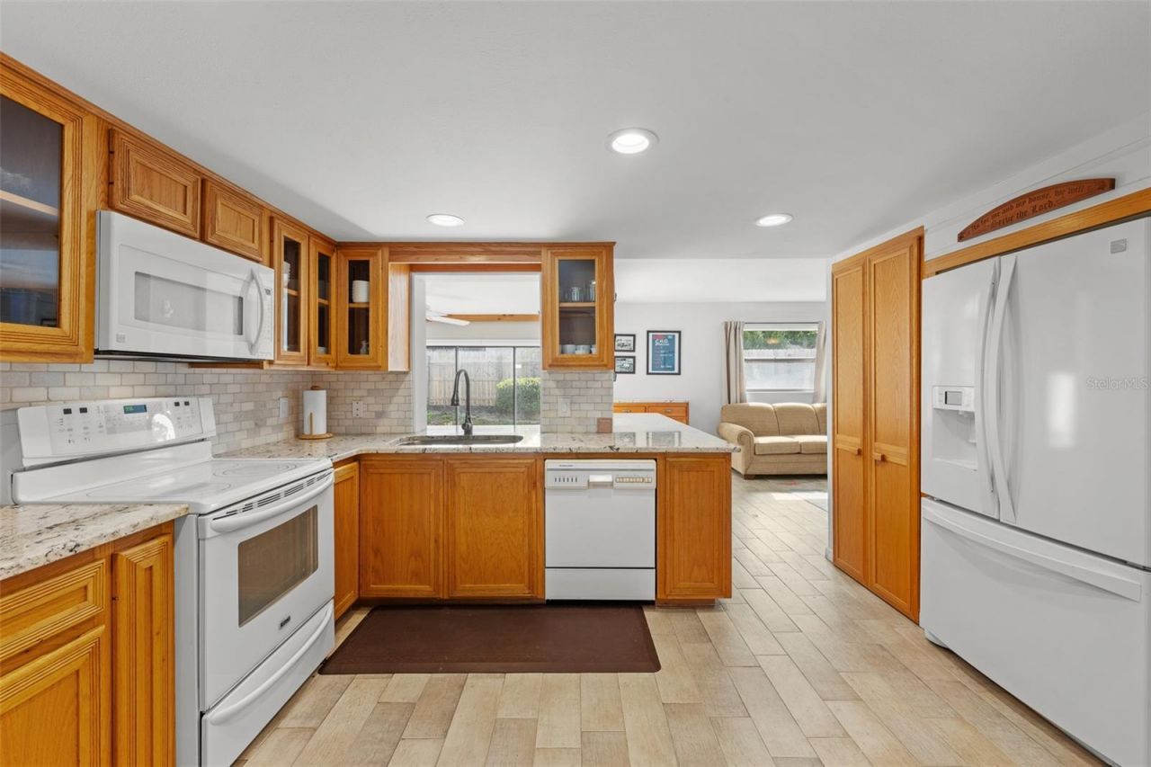 140 Valley Circle, Brandon, FL 33510 Photo