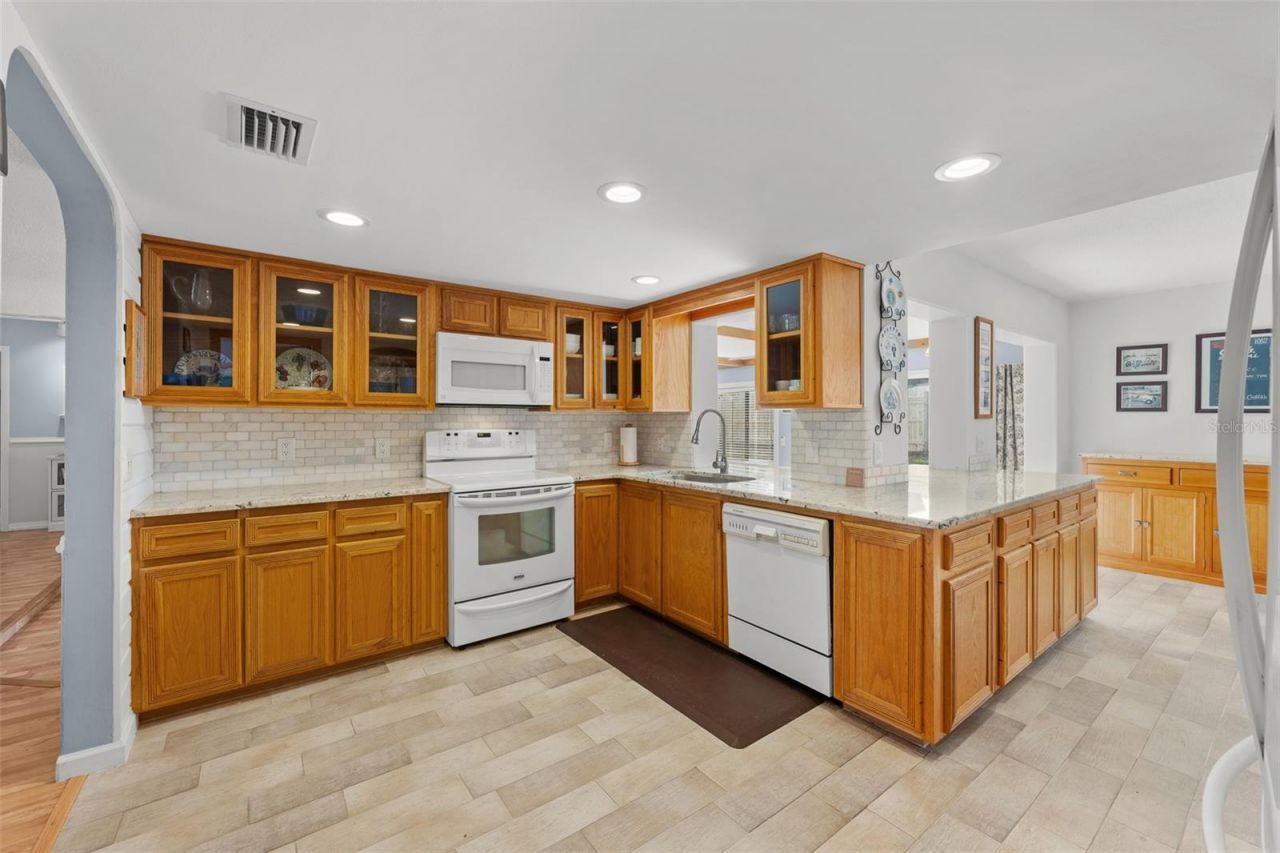 140 Valley Circle, Brandon, FL 33510 Photo