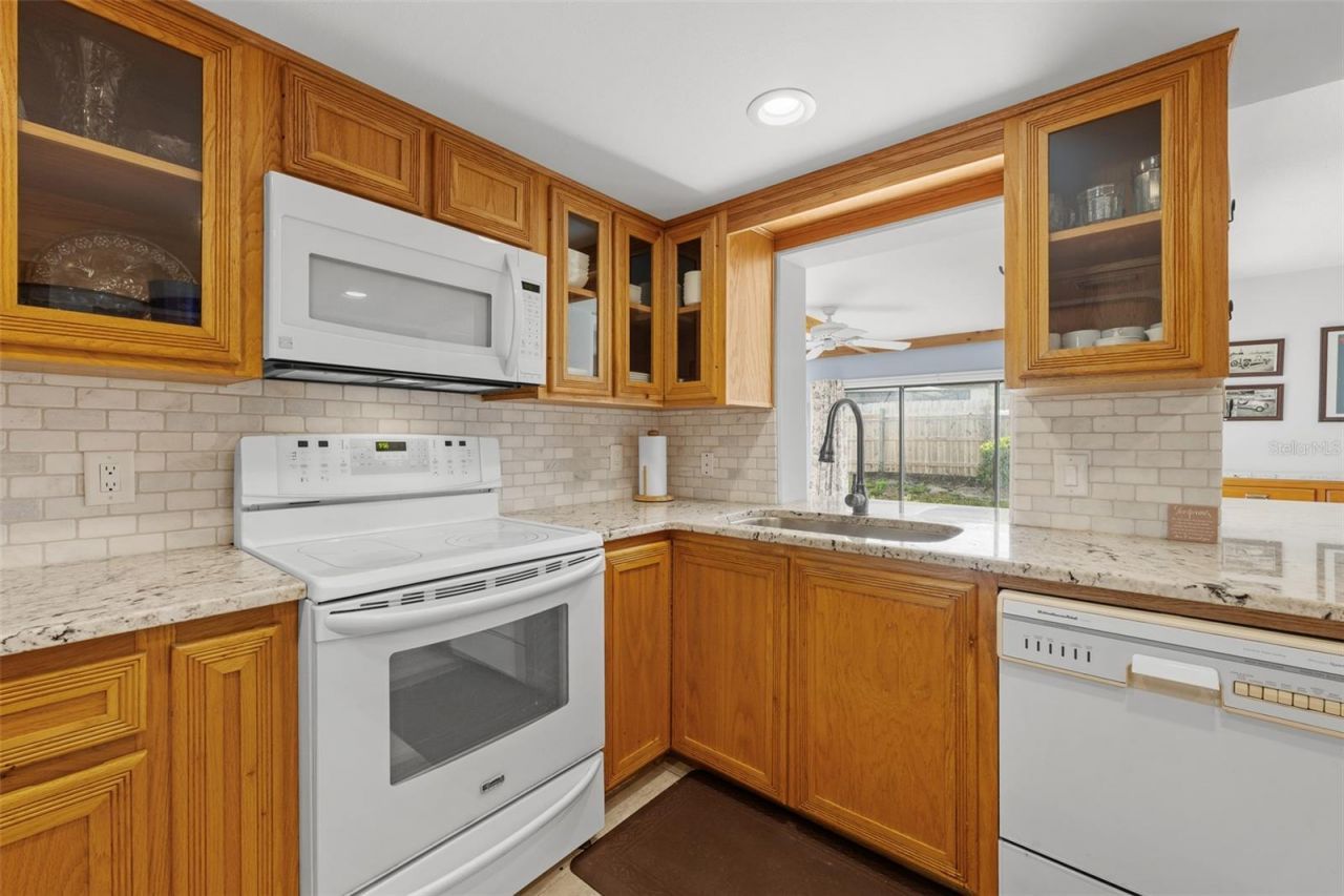 140 Valley Circle, Brandon, FL 33510 Photo