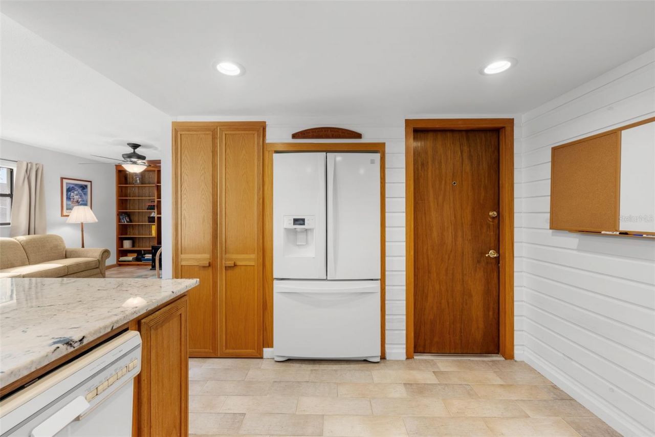 140 Valley Circle, Brandon, FL 33510 Photo