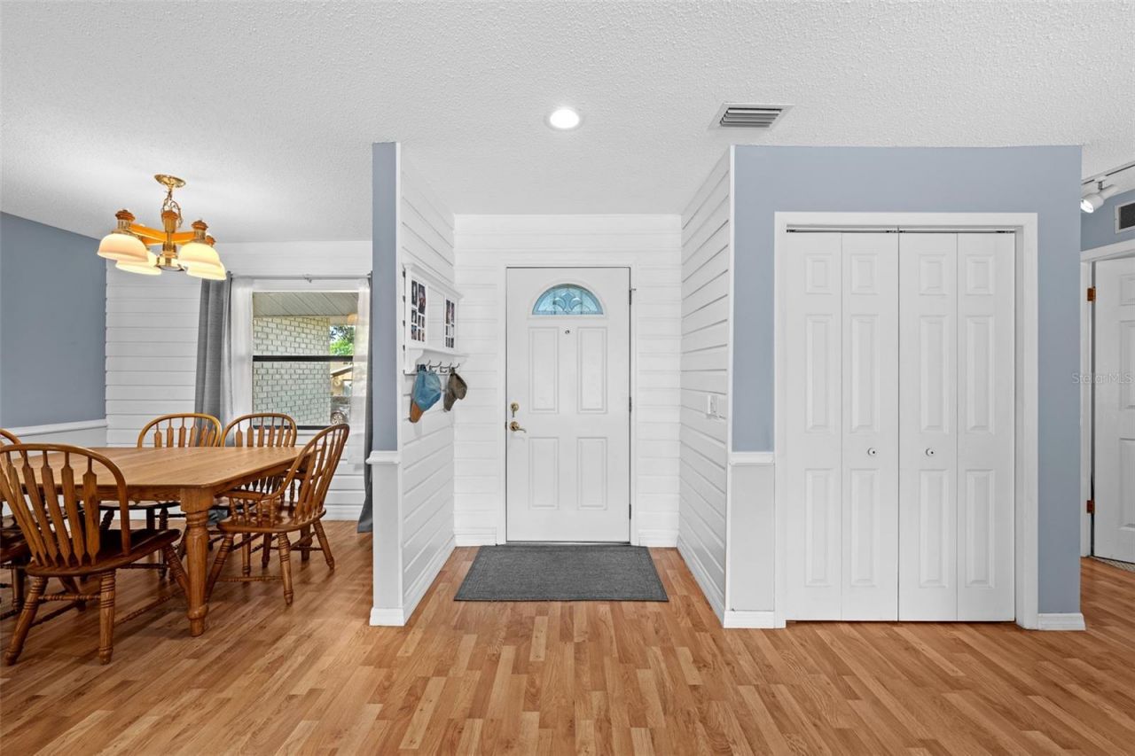 140 Valley Circle, Brandon, FL 33510 Photo