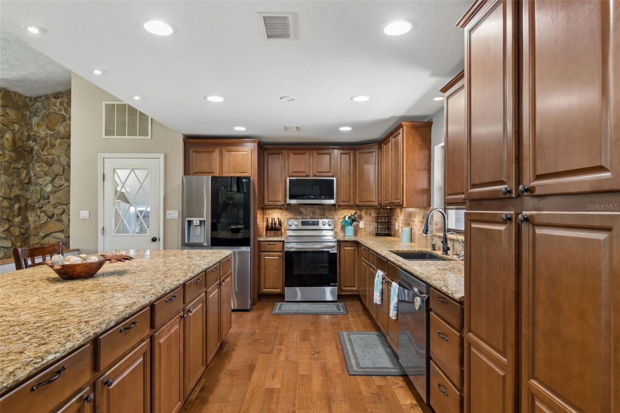 7871 Sycamore Drive, New Port Richey, FL 34654 Photo