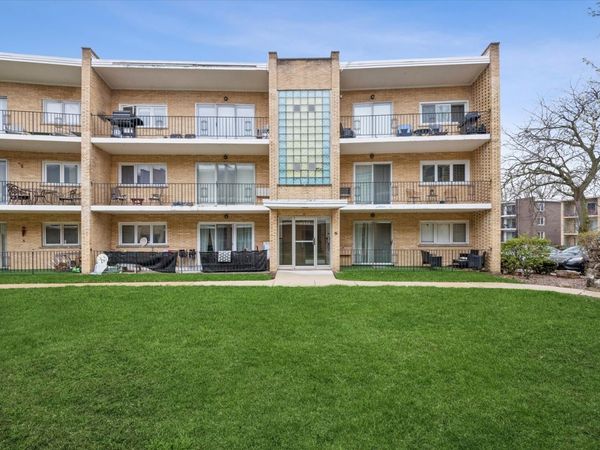 10344 S Pulaski Road , Unit 304, Oak Lawn, IL 60453