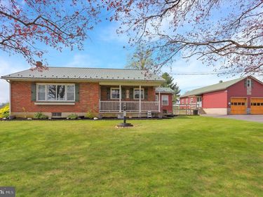 7106 BERNVILLE ROAD, BERNVILLE, PA 19506