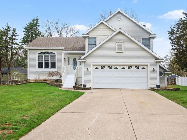 477 Pine Wood Court, Holland, MI 49424