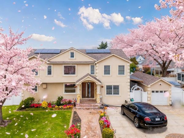 88 Elmwood Street , Plainview, NY 11803