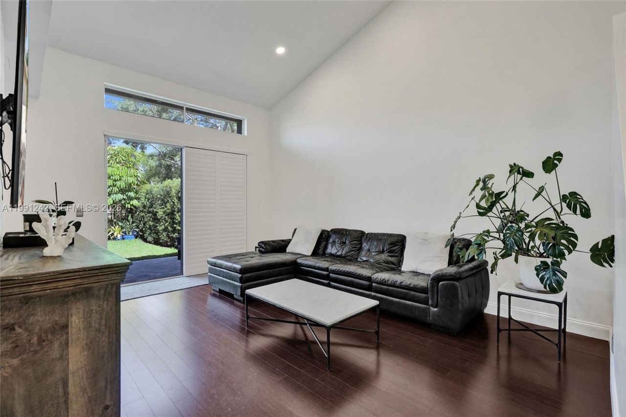 1062 SW 158th Ave, Pembroke Pines, FL 33027 Photo