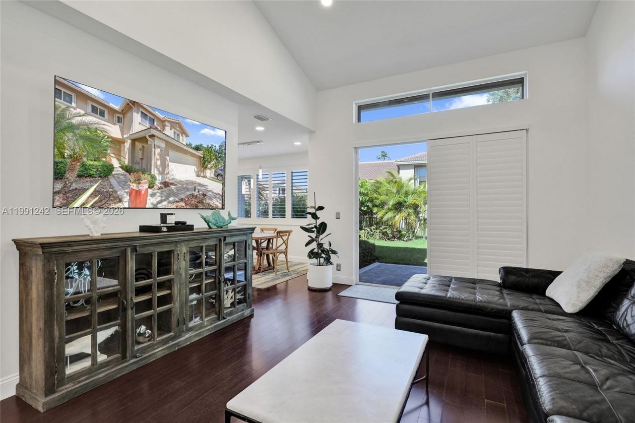 1062 SW 158th Ave, Pembroke Pines, FL 33027 Photo