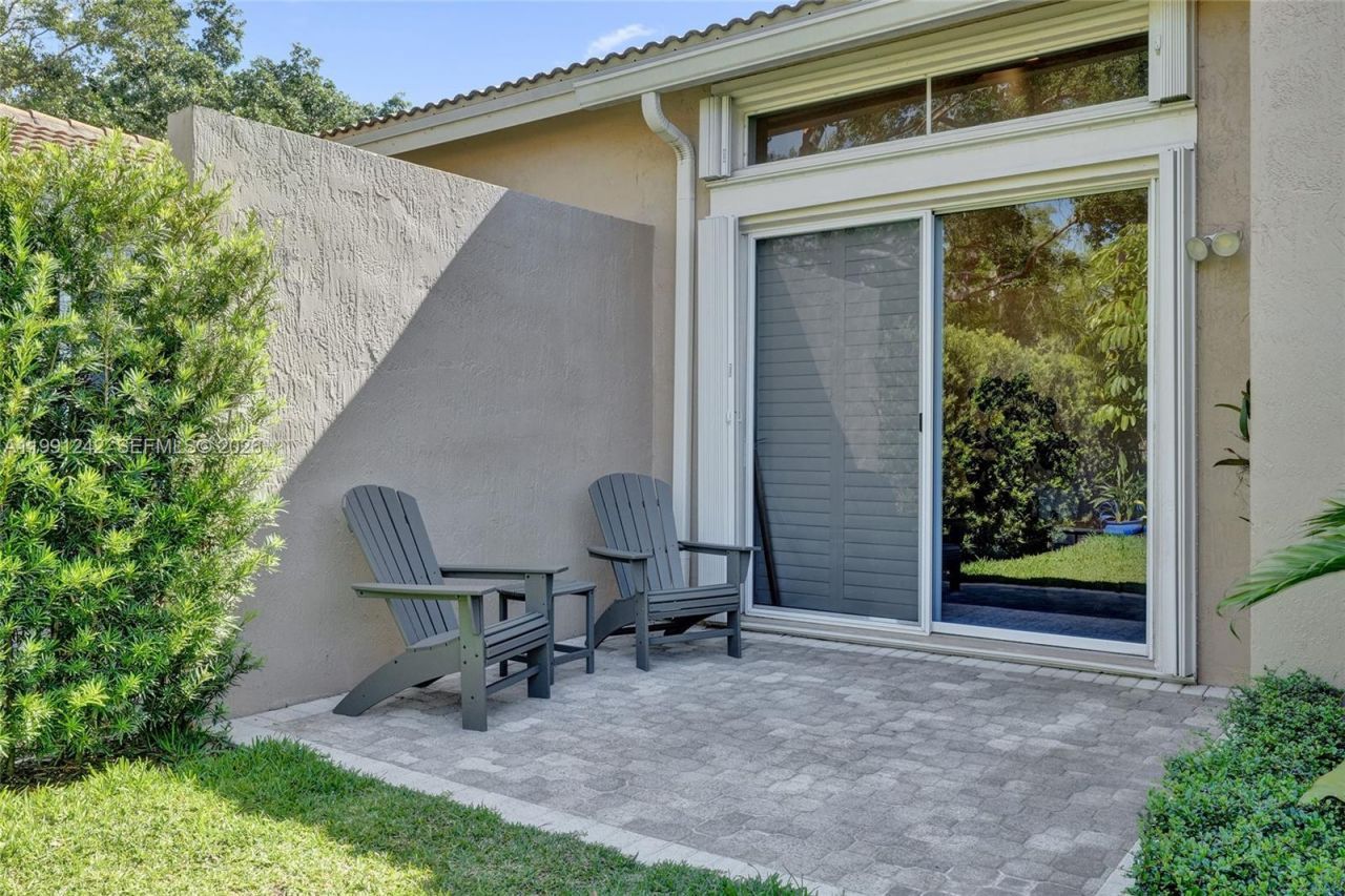 1062 SW 158th Ave, Pembroke Pines, FL 33027 Photo