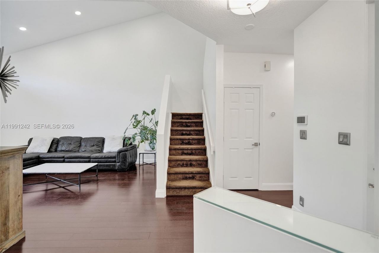 1062 SW 158th Ave, Pembroke Pines, FL 33027 Photo