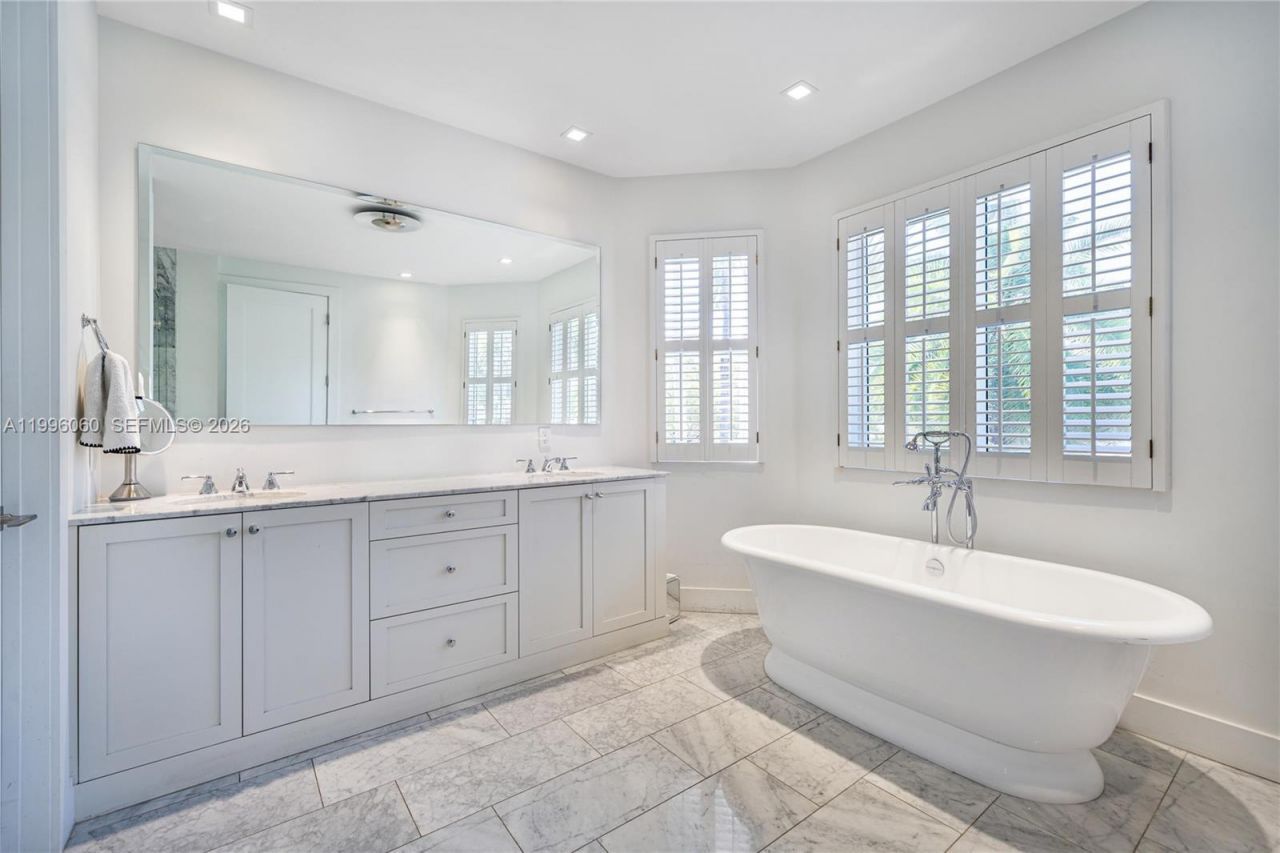 3703 NE 199th St , Aventura, FL 33180 Photo