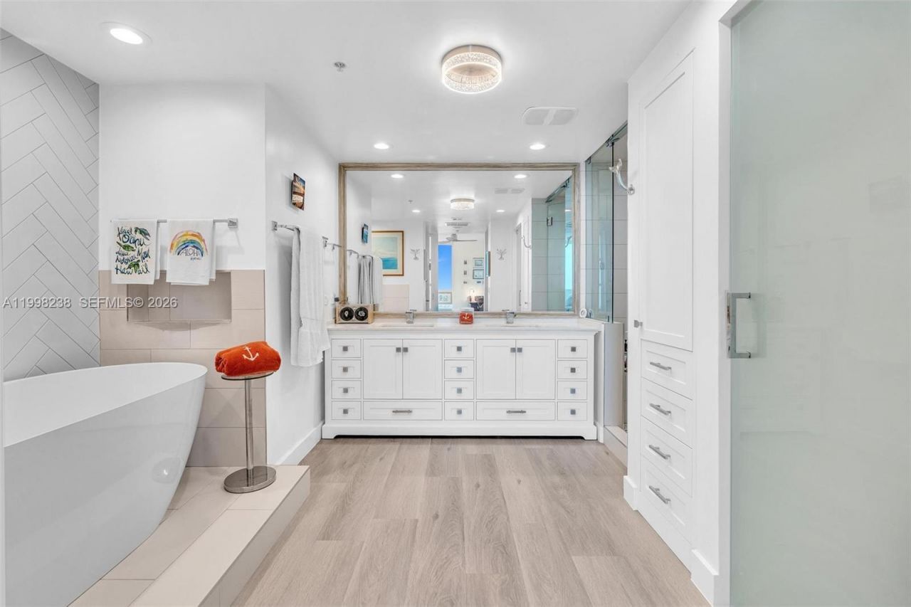 3801 Collins Ave, Unit 806, Miami Beach, FL 33140 Photo