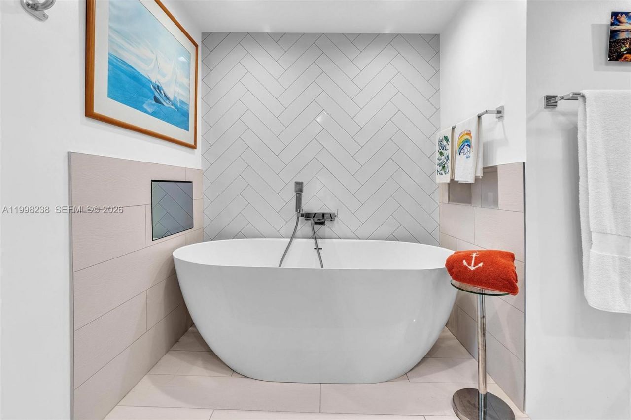 3801 Collins Ave, Unit 806, Miami Beach, FL 33140 Photo