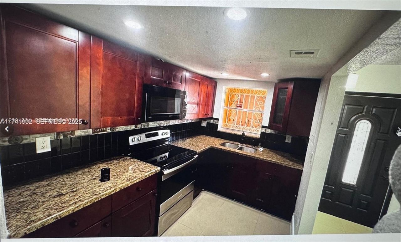 4372 W 11th Ln, Unit 30, Hialeah, FL 33012 Photo