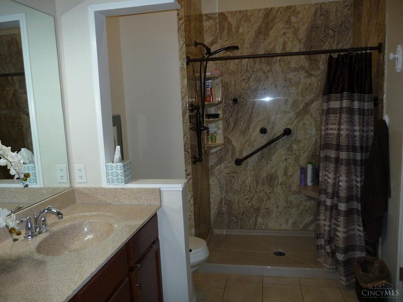 7001 Aspen Point Court, Unit 27A, Green Township, OH 45247 Photo 12