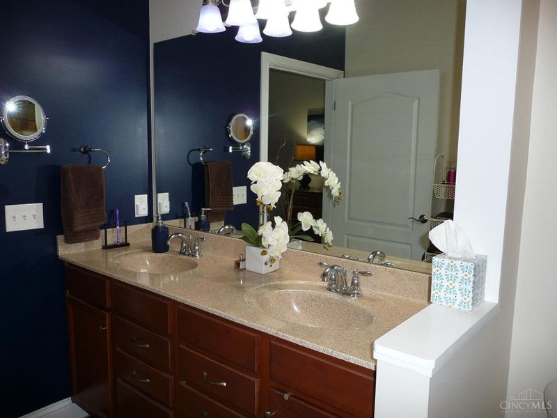 7001 Aspen Point Court, Unit 27A, Green Township, OH 45247 Photo 13