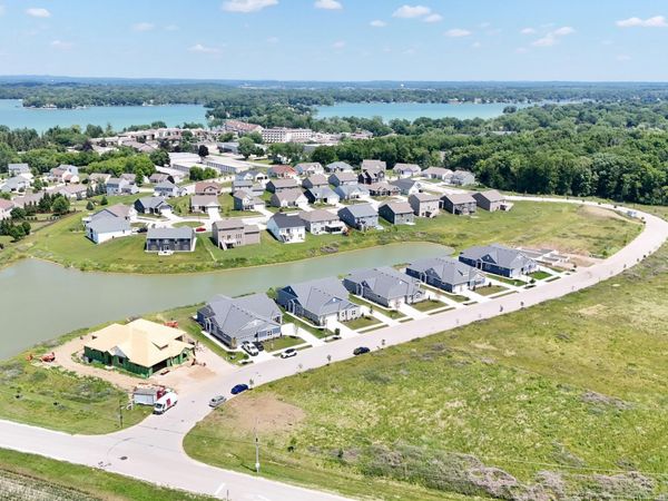 1508 Weston Ridge Rd, Oconomowoc, WI 53066