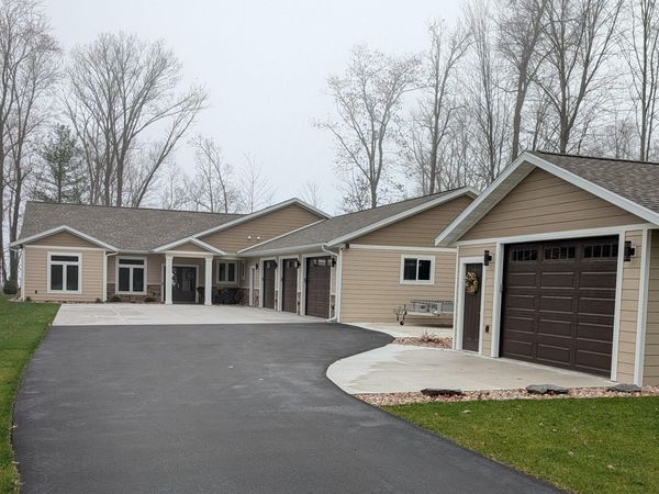 1870 Badger Ct, Monroe, WI 54613