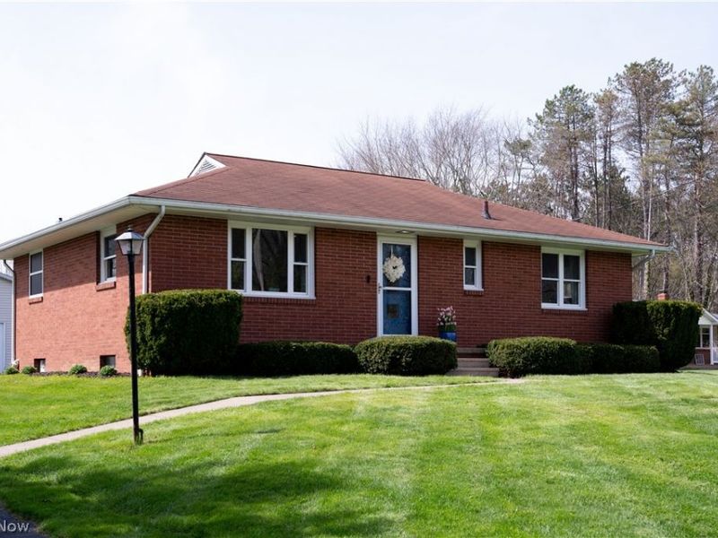 8345 Schubert Avenue N, Alliance, OH 44601 Photo 1