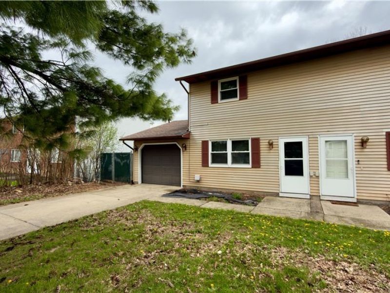 239 Brunswick Drive, Elyria, OH 44035 Photo 2