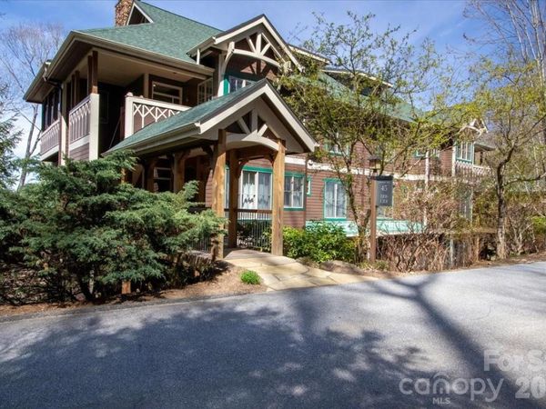 45 Creekside Way, Unit 301, Burnsville, NC 28714