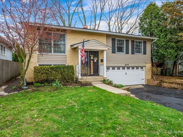 647 N Ridgemoor Avenue , Mundelein, IL 60060