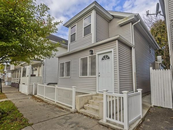 61 Pine St, Holyoke, MA 01040