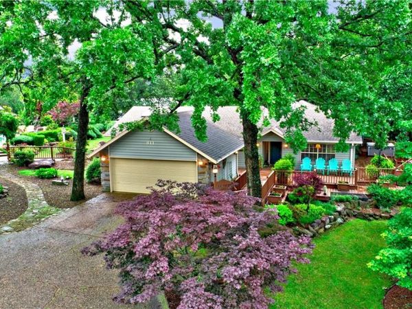 811 E Township Street , Fayetteville, AR 72703