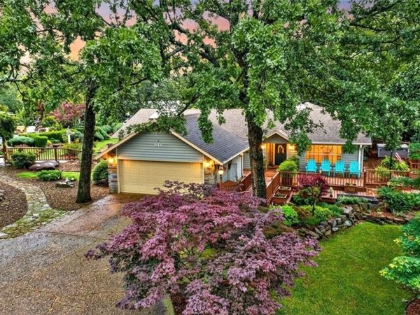 811 E Township Street, Fayetteville, AR 72703