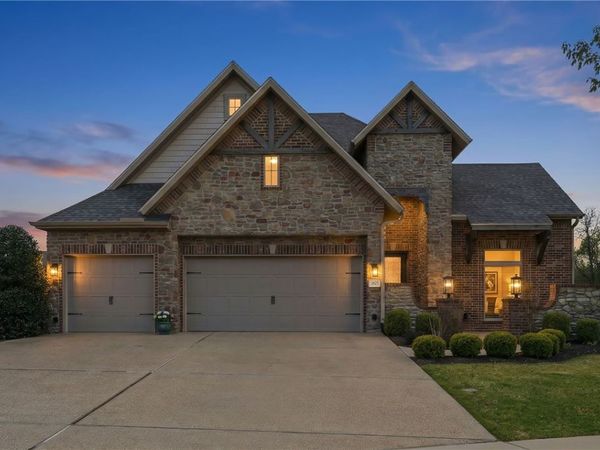 1605 SW Rosedale Avenue , Bentonville, AR 72713