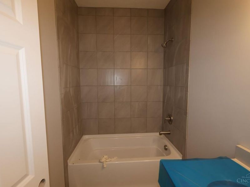1752 Goldfinch Lane, Unit 136, Miami Township, OH 45150 Photo 6