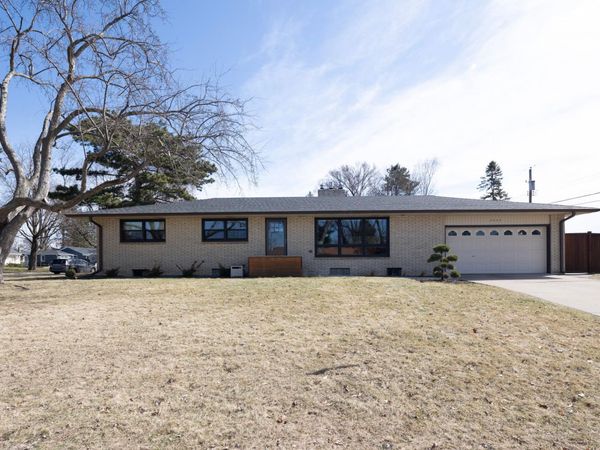 2420 Dunlap Street N, Roseville, MN 55113