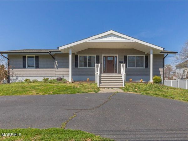 10 Illinois Avenue, Port Monmouth, NJ 07758
