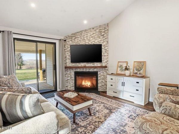 196 Barlow Circle, Unit 35, Union Dale, PA 18470